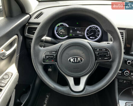 Сірий Кіа Niro, об'ємом двигуна 1.6 л та пробігом 60 тис. км за 18000 $, фото 33 на Automoto.ua