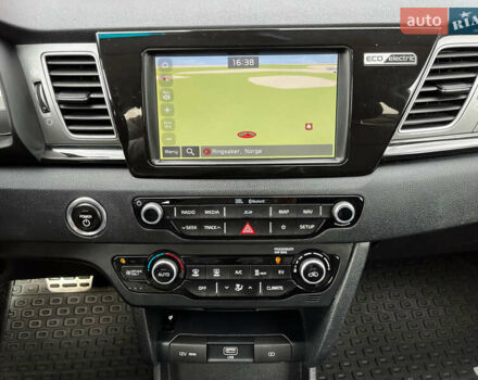 Серый Киа Niro, объемом двигателя 0 л и пробегом 127 тыс. км за 18000 $, фото 11 на Automoto.ua