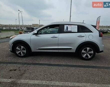 Сірий Кіа Niro, об'ємом двигуна 1.6 л та пробігом 117 тис. км за 12000 $, фото 1 на Automoto.ua