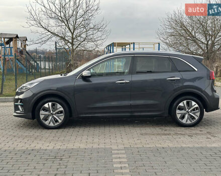Серый Киа Niro, объемом двигателя 0 л и пробегом 157 тыс. км за 16999 $, фото 5 на Automoto.ua