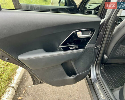 Серый Киа Niro, объемом двигателя 0 л и пробегом 70 тыс. км за 19350 $, фото 43 на Automoto.ua