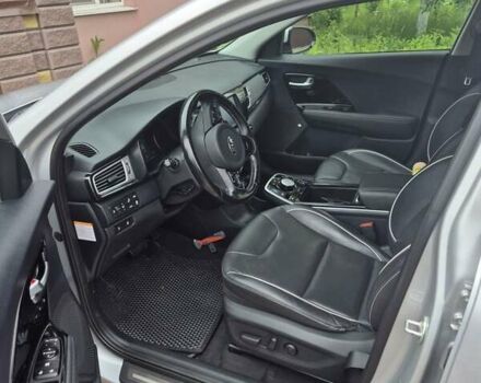 Серый Киа Niro, объемом двигателя 0 л и пробегом 86 тыс. км за 17999 $, фото 8 на Automoto.ua