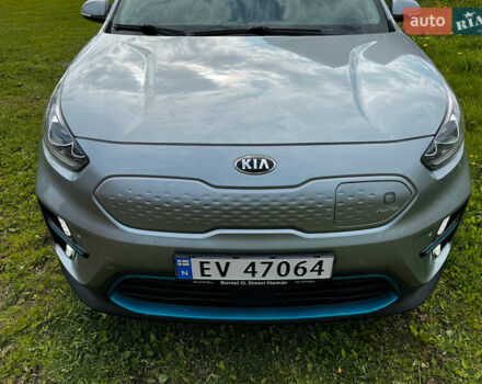 Серый Киа Niro, объемом двигателя 0 л и пробегом 127 тыс. км за 18000 $, фото 6 на Automoto.ua