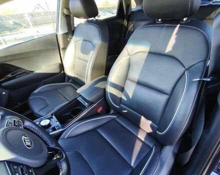 Сірий Кіа Niro, об'ємом двигуна 0 л та пробігом 154 тис. км за 18000 $, фото 22 на Automoto.ua