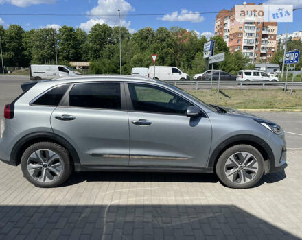 Сірий Кіа Niro, об'ємом двигуна 0 л та пробігом 129 тис. км за 19999 $, фото 8 на Automoto.ua