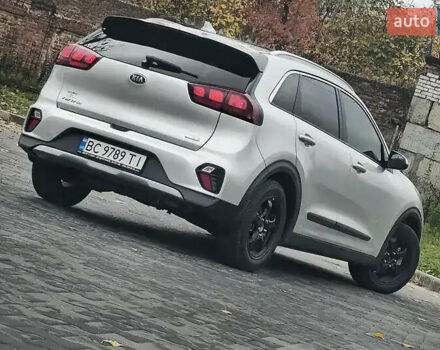 Серый Киа Niro, объемом двигателя 1.6 л и пробегом 115 тыс. км за 16700 $, фото 6 на Automoto.ua