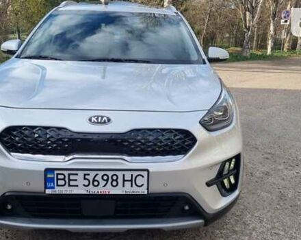 Сірий Кіа Niro, об'ємом двигуна 1.58 л та пробігом 88 тис. км за 25700 $, фото 7 на Automoto.ua