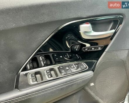 Серый Киа Niro, объемом двигателя 0 л и пробегом 165 тыс. км за 19000 $, фото 16 на Automoto.ua