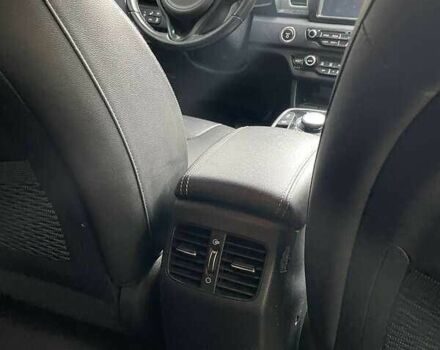 Серый Киа Niro, объемом двигателя 0 л и пробегом 129 тыс. км за 14999 $, фото 15 на Automoto.ua