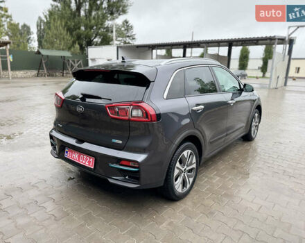 Серый Киа Niro, объемом двигателя 0 л и пробегом 119 тыс. км за 18482 $, фото 3 на Automoto.ua