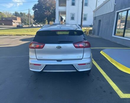 Серый Киа Niro, объемом двигателя 1.6 л и пробегом 49 тыс. км за 5500 $, фото 4 на Automoto.ua
