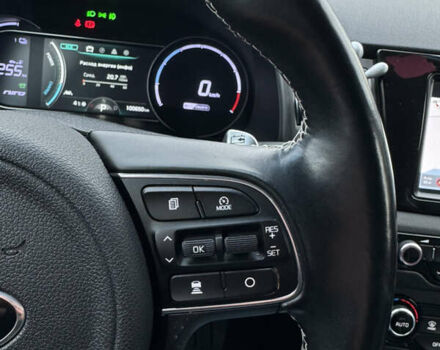 Сірий Кіа Niro, об'ємом двигуна 0 л та пробігом 101 тис. км за 16800 $, фото 24 на Automoto.ua