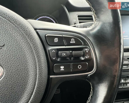 Серый Киа Niro, объемом двигателя 0 л и пробегом 70 тыс. км за 19350 $, фото 30 на Automoto.ua