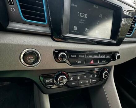 Сірий Кіа Niro, об'ємом двигуна 1.58 л та пробігом 96 тис. км за 17500 $, фото 23 на Automoto.ua