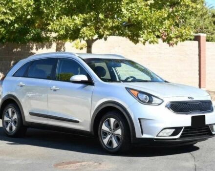 Сірий Кіа Niro, об'ємом двигуна 1.6 л та пробігом 38 тис. км за 4100 $, фото 2 на Automoto.ua