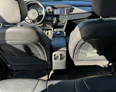 Киа Niro 2019 в Волочиске на Automoto.ua Серый Киа Niro, объемом двигателя 0 л и пробегом 156 тыс. км за 18000 $, фото 13 на Automoto.ua