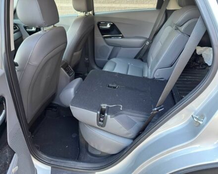 Сірий Кіа Niro, об'ємом двигуна 1.6 л та пробігом 69 тис. км за 13000 $, фото 10 на Automoto.ua