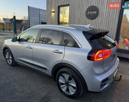 Серый Киа Niro, объемом двигателя 0 л и пробегом 157 тыс. км за 17900 $, фото 10 на Automoto.ua