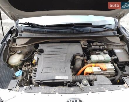 Сірий Кіа Niro, об'ємом двигуна 1.58 л та пробігом 84 тис. км за 17200 $, фото 21 на Automoto.ua