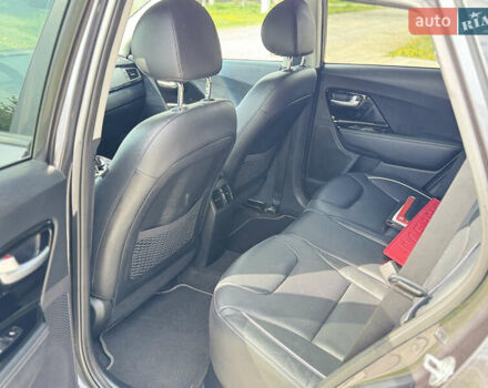 Серый Киа Niro, объемом двигателя 0 л и пробегом 115 тыс. км за 18885 $, фото 6 на Automoto.ua