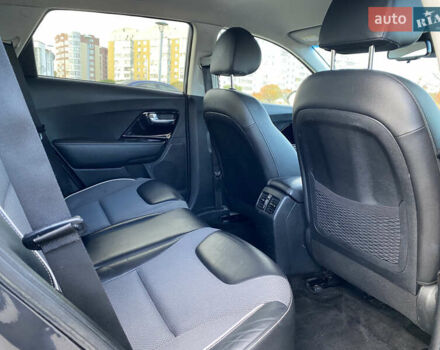 Сірий Кіа Niro, об'ємом двигуна 0 л та пробігом 295 тис. км за 15700 $, фото 12 на Automoto.ua