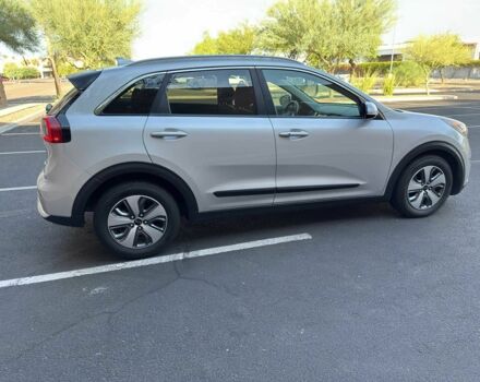 Сірий Кіа Niro, об'ємом двигуна 1.6 л та пробігом 69 тис. км за 13000 $, фото 2 на Automoto.ua