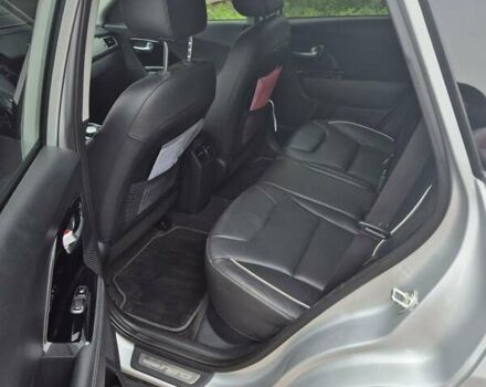 Серый Киа Niro, объемом двигателя 0 л и пробегом 86 тыс. км за 17999 $, фото 10 на Automoto.ua