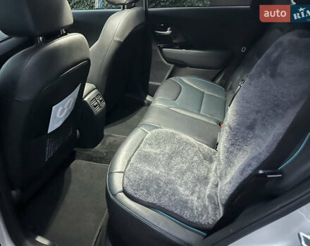 Серый Киа Niro, объемом двигателя 0 л и пробегом 64 тыс. км за 17900 $, фото 11 на Automoto.ua