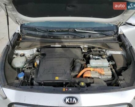 Серый Киа Niro, объемом двигателя 1.58 л и пробегом 131 тыс. км за 3400 $, фото 10 на Automoto.ua