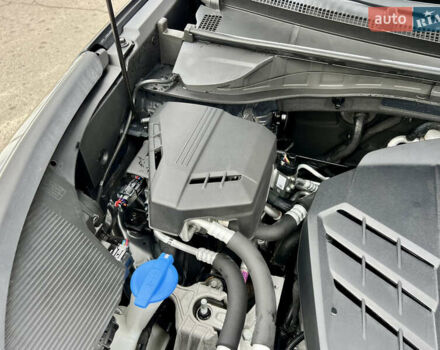 Серый Киа Niro, объемом двигателя 0 л и пробегом 70 тыс. км за 19350 $, фото 58 на Automoto.ua