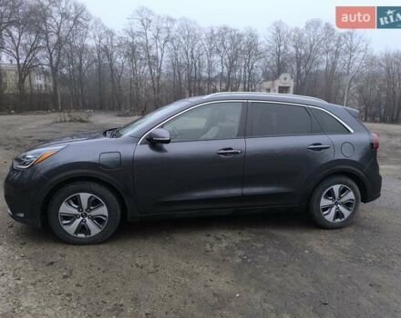 Сірий Кіа Niro, об'ємом двигуна 1.58 л та пробігом 80 тис. км за 21000 $, фото 3 на Automoto.ua