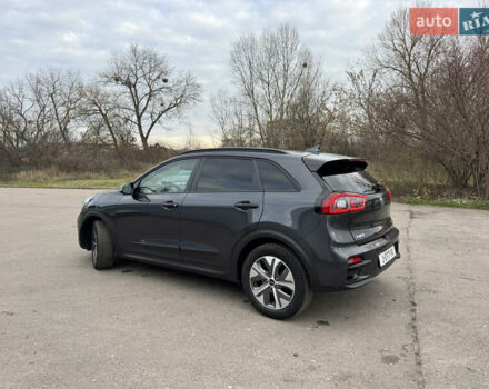 Сірий Кіа Niro, об'ємом двигуна 0 л та пробігом 101 тис. км за 16800 $, фото 5 на Automoto.ua