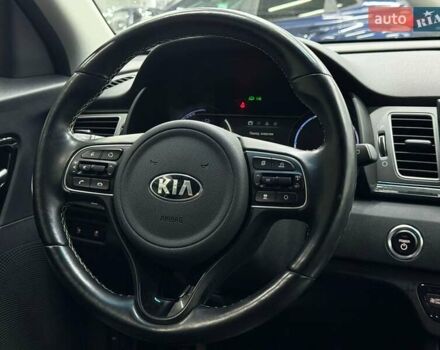 Сірий Кіа Niro, об'ємом двигуна 0 л та пробігом 93 тис. км за 18737 $, фото 7 на Automoto.ua