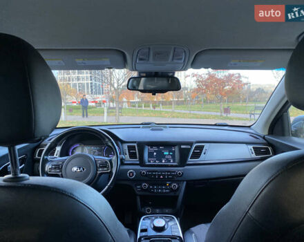 Сірий Кіа Niro, об'ємом двигуна 0 л та пробігом 295 тис. км за 15700 $, фото 17 на Automoto.ua
