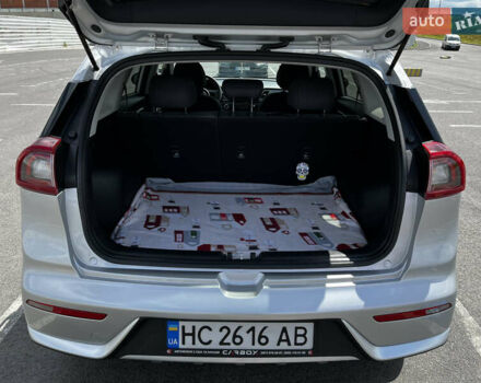 Сірий Кіа Niro, об'ємом двигуна 1.6 л та пробігом 60 тис. км за 18000 $, фото 60 на Automoto.ua