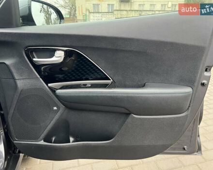 Серый Киа Niro, объемом двигателя 0 л и пробегом 150 тыс. км за 17800 $, фото 32 на Automoto.ua