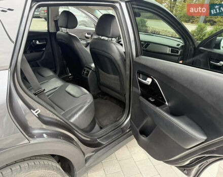 Сірий Кіа Niro, об'ємом двигуна 0 л та пробігом 66 тис. км за 16900 $, фото 9 на Automoto.ua