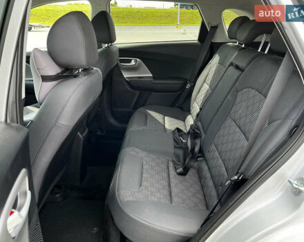 Сірий Кіа Niro, об'ємом двигуна 1.6 л та пробігом 60 тис. км за 18000 $, фото 47 на Automoto.ua