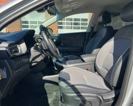 Серый Киа Niro, объемом двигателя 0 л и пробегом 88 тыс. км за 8500 $, фото 7 на Automoto.ua