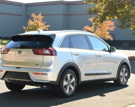 Сірий Кіа Niro, об'ємом двигуна 1.6 л та пробігом 38 тис. км за 4100 $, фото 4 на Automoto.ua