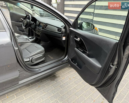 Сірий Кіа Niro, об'ємом двигуна 0 л та пробігом 65 тис. км за 16700 $, фото 14 на Automoto.ua