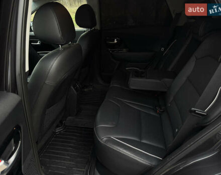 Сірий Кіа Niro, об'ємом двигуна 0 л та пробігом 101 тис. км за 16800 $, фото 10 на Automoto.ua