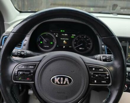 Сірий Кіа Niro, об'ємом двигуна 1.58 л та пробігом 80 тис. км за 21000 $, фото 9 на Automoto.ua