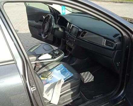 Сірий Кіа Niro, об'ємом двигуна 0 л та пробігом 139 тис. км за 17896 $, фото 4 на Automoto.ua
