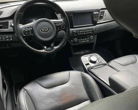 Серый Киа Niro, объемом двигателя 0 л и пробегом 129 тыс. км за 14999 $, фото 8 на Automoto.ua