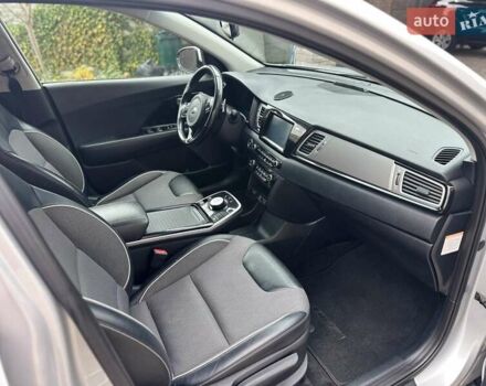 Сірий Кіа Niro, об'ємом двигуна 0 л та пробігом 110 тис. км за 16400 $, фото 22 на Automoto.ua