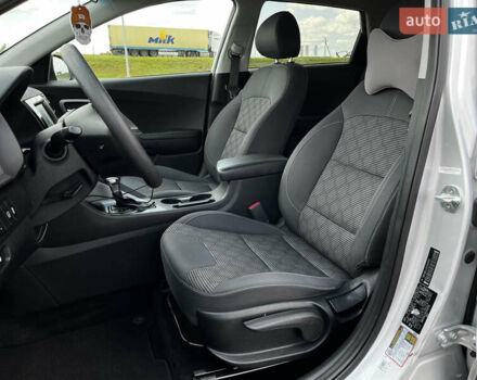 Сірий Кіа Niro, об'ємом двигуна 1.6 л та пробігом 60 тис. км за 18000 $, фото 28 на Automoto.ua