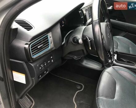 Серый Киа Niro, объемом двигателя 0 л и пробегом 100 тыс. км за 18750 $, фото 14 на Automoto.ua