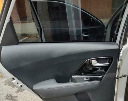 Сірий Кіа Niro, об'ємом двигуна 1.58 л та пробігом 84 тис. км за 17200 $, фото 23 на Automoto.ua