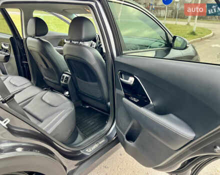 Серый Киа Niro, объемом двигателя 0 л и пробегом 70 тыс. км за 19350 $, фото 46 на Automoto.ua